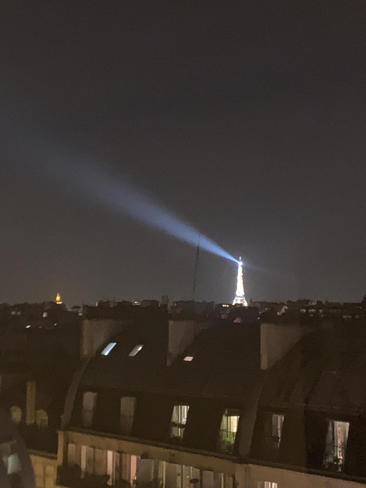 Amazing Eiffel Views At Cool Central Area Apartamento Paris Exterior foto